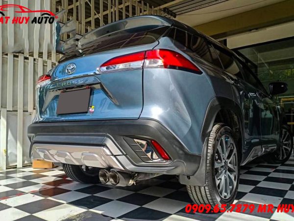 Độ pô akrapovic cho Toyota Cross