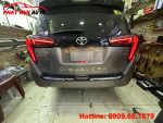 Thay đèn hậu xe Toyota Innova